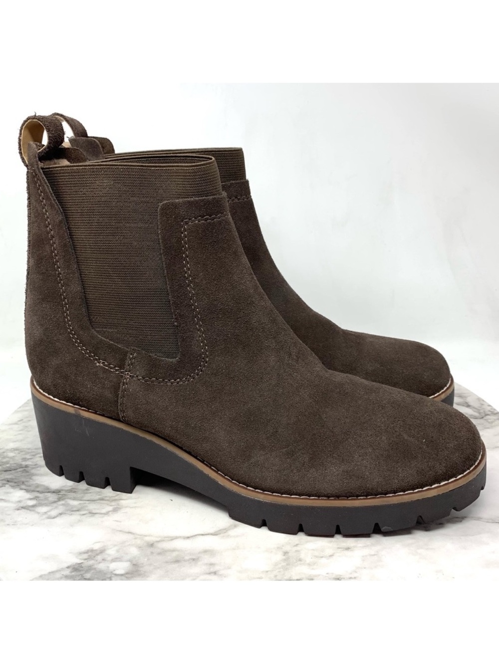 Blondo Dyme Waterproof Brown Suede Lug Sole Chelsea Boots 10 Quiet Luxury Sporty